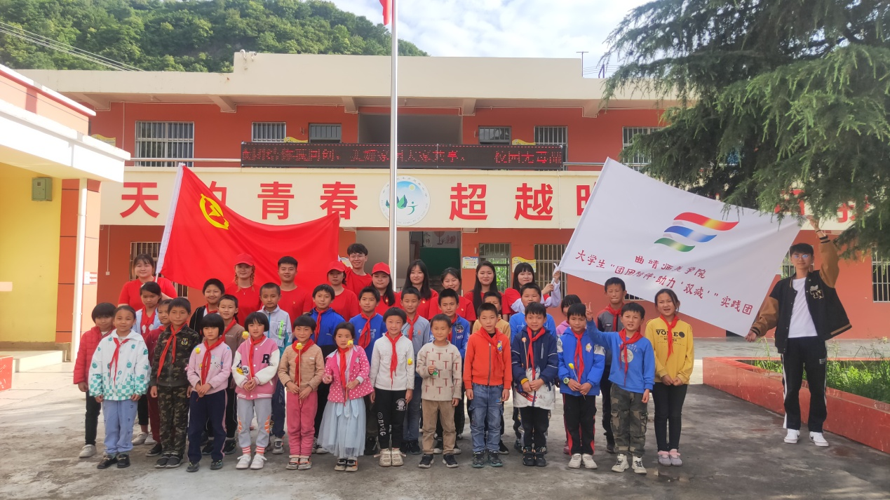 8:暑期实践活动留影.png 8:暑期实践活动留影.png