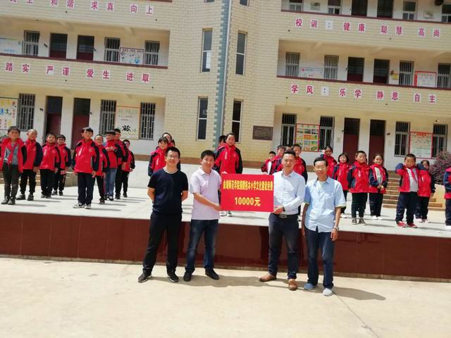 调整大小 拖木1.jpg